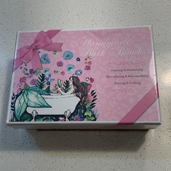 Sealed box gift set - 7 bath bombs - Picture 3 of 4